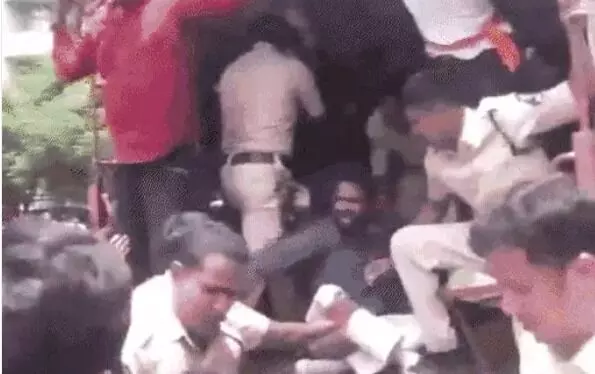 राहुल गांधी के बयान को लेकर बीजेपी का प्रदर्शन- फूंका पुतला- पुलिस....