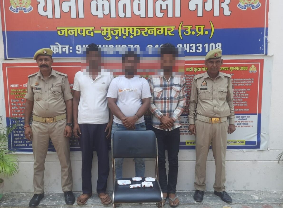 कोतवाली पुलिस और नारकोटिक सेल ने पकड़ी 10 लाख रुपए की स्मैक - तीन..