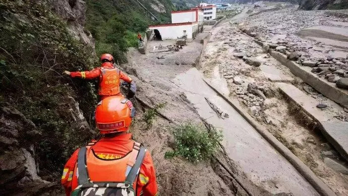 बारिश के कारण हुए भूस्खलन से छह लोगों की मौत- इतने घायल