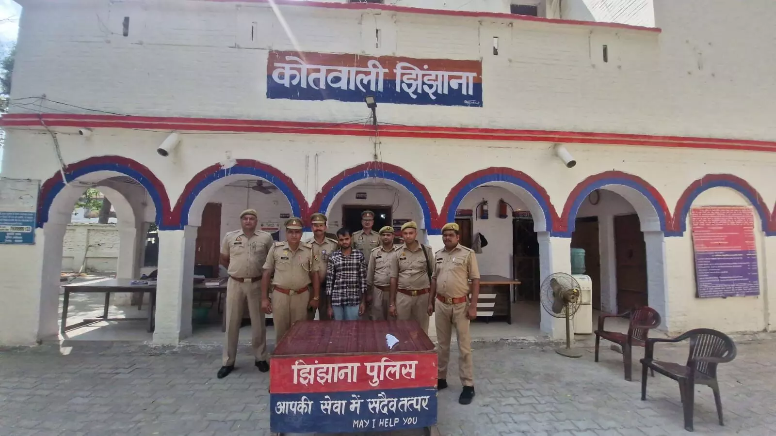 डकैती के मामले में वांछित इनामी बदमाश चढ़ा पुलिस के हत्थे