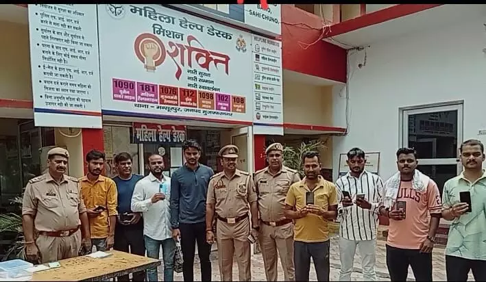 सहारा बनी पुलिस ने गुम हुए मोबाइल लौटाकर उदास चेहरों पर बिखेरी मुस्कान