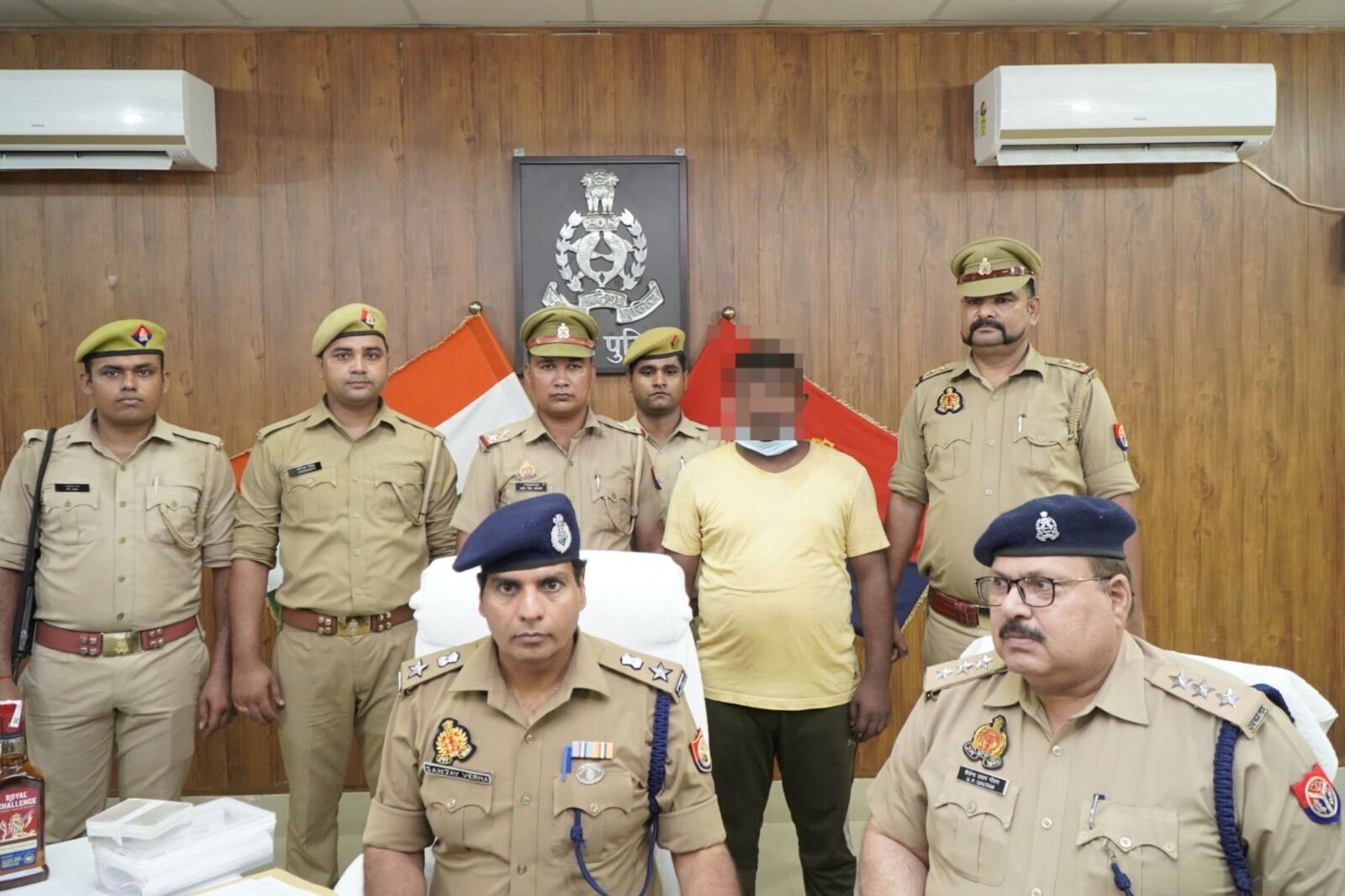 ट्रक में छुपाकर ले जाई जा रही करीब 45 लाख रुपए की शराब पुलिस ने पकड़ी