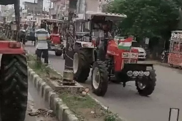 आजादी के जश्न के मौके पर शुरू हुआ किसानों का ट्रैक्टर मार्च- MSP की...