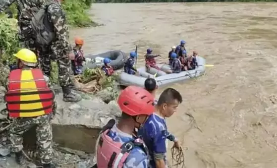 नेपाल की नदी में गिरी भारतीय बस के 14 यात्रियों की मौत-31 घायल