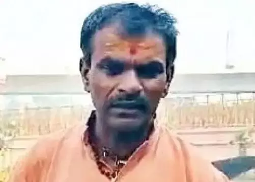 चेंजिंग रूम में कैमरा लगाकर महिलाओं को देखने वाला महंत हुआ लखटकिया