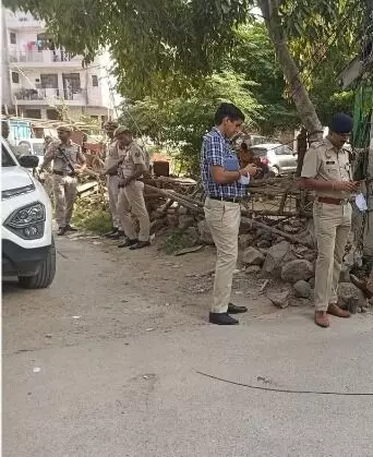 चार बेटियों के साथ पिता ने मौत को गले लगाया-बदबू आने पर खुला मामला