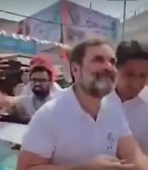 हरियाणा चुनाव- जनसभा में जा रहे राहुल गांधी ने खाया पकोड़ा लोगों से...