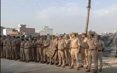 डासना मंदिर के बाहर पुलिस ने डाला डेरा- नरसिंहानंद को लिया हिरासत में