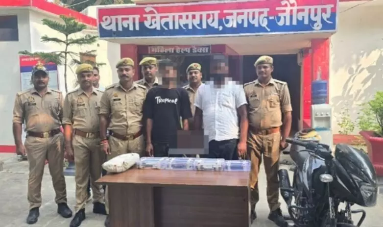 पुलिस ने दबोचे पेट्रोलपंप कर्मी को लूटने वाले 2 आरोपी- लाखों बरामद