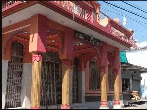 जबरिया राम मंदिर में घुसे तीन भाइयों ने पढी नमाज- बाहर मटके में...