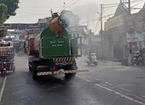 दीपावली ने जहरीली की हवा- शहर में कराना पड़ा पानी का छिड़काव