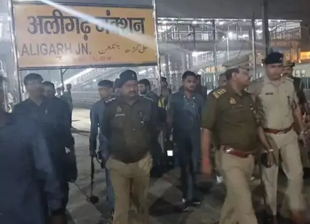 बम से उड़ाने की धमकी के बाद रेलवे स्टेशन पर हाई अलर्ट- GRP व RPF....