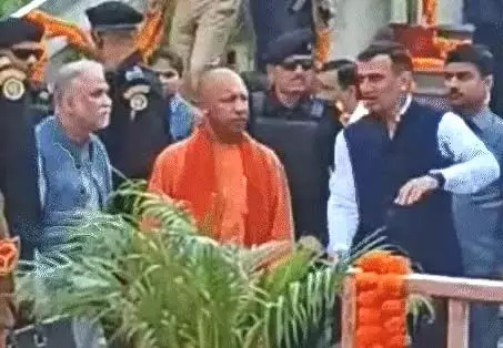 सीएम ने प्रदेश की पहली डबल डेकर बस को दिखाई हरी झंडी- इतना होगा किराया