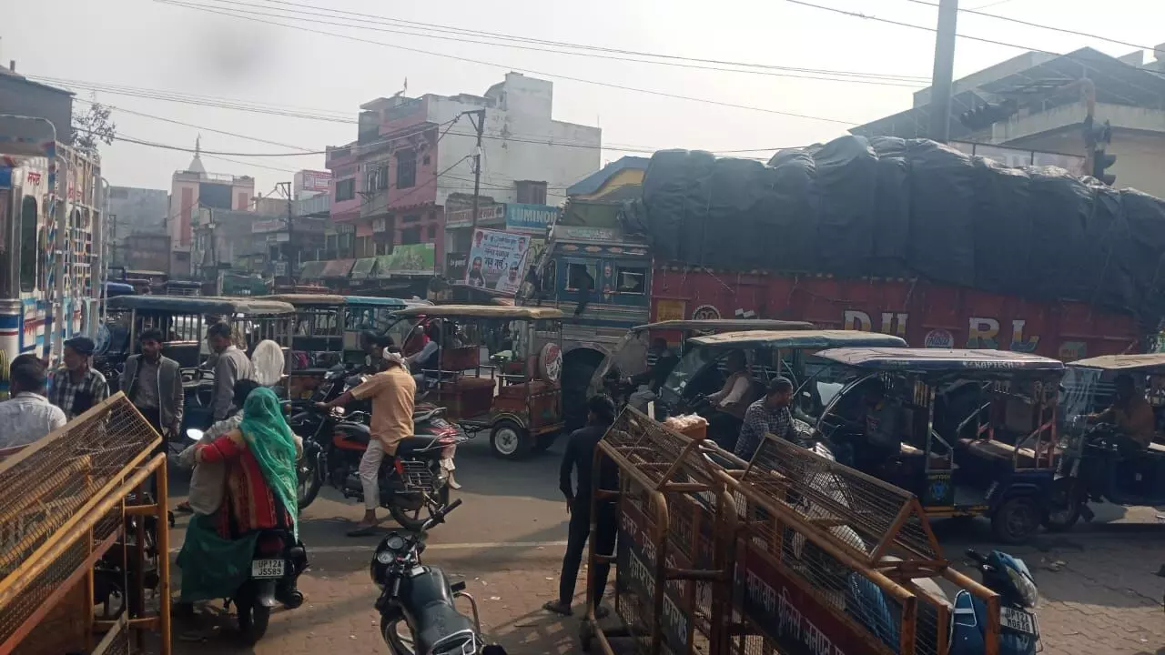 डग्गामार बसें बनी जी का जंजाल- जाम से पब्लिक बुरी तरह बेहाल