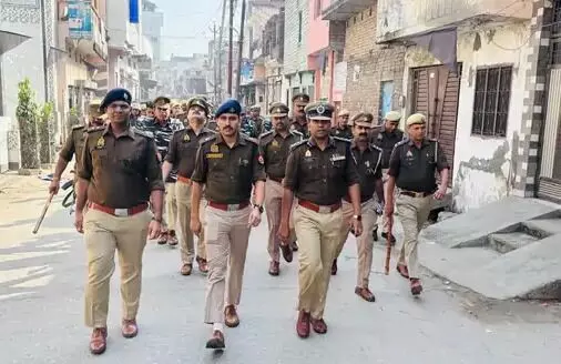 संभल हिंसा के बाद अलर्ट पुलिस की निगरानी में संपन्न हुई जुम्मे की नमाज