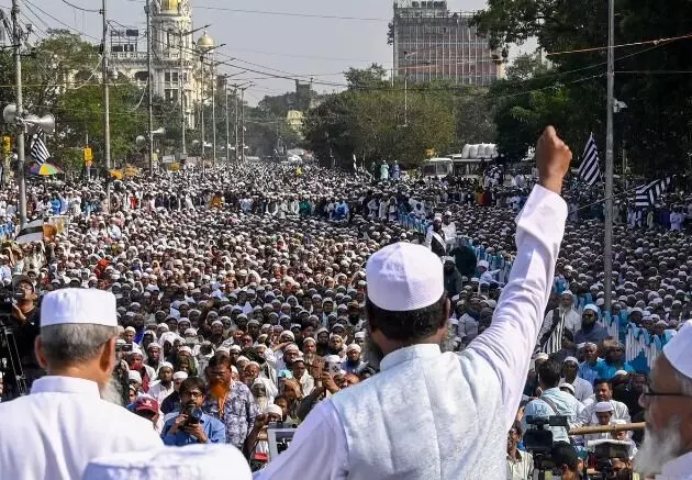 सड़क पर उतरे हिंदू- मुसलमानों ने भी किया विरोध- भारी भीड़ से जाम हो...