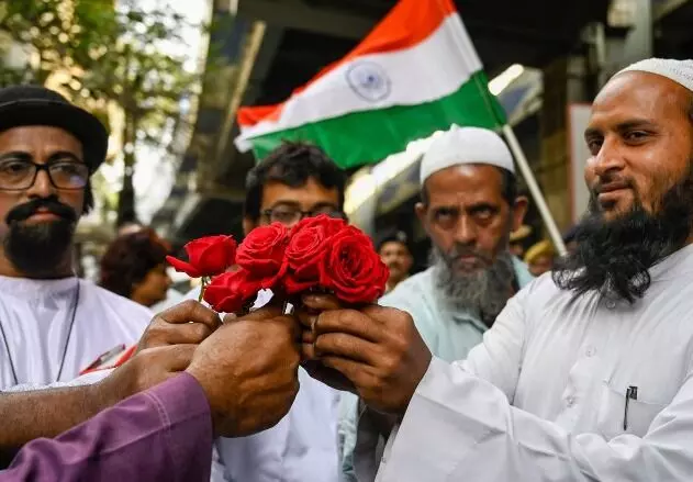 हिन्दूओं व तिरंगे के सम्मान में- डॉक्टर उतरे मैदान में- बांग्लादेशी...