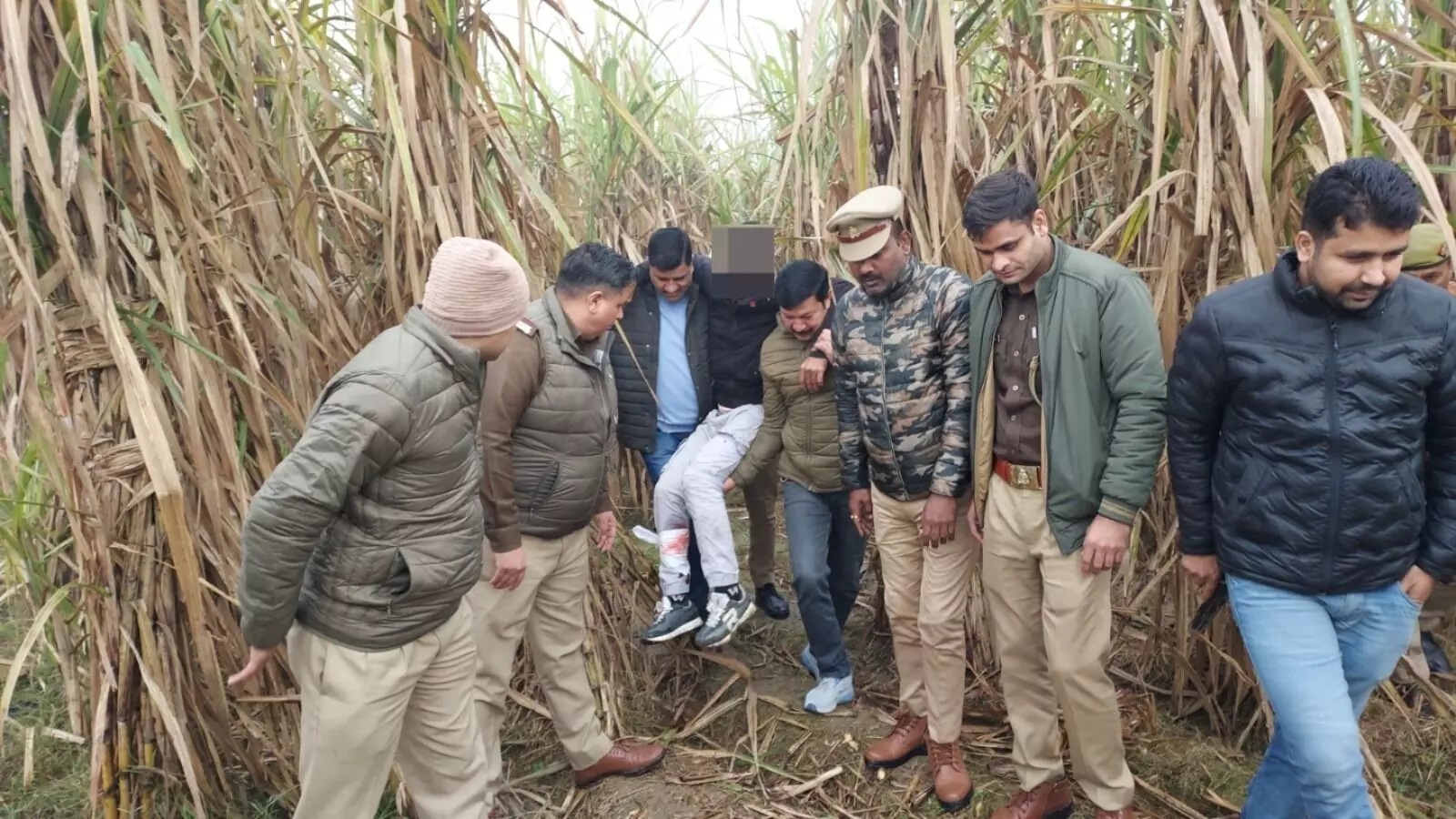 दो घटनाओं का खुलासा- मुठभेड़ में बदमाश का हाफ एनकाउंटर- कराया भर्ती