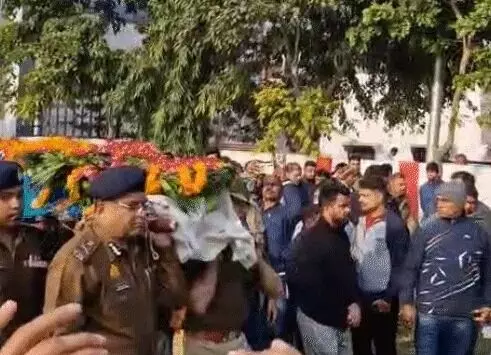 शहीद इंस्पेक्टर अंतिम सफर पर हुए रवाना- ADG, DIG, SSP ने दिया कंधा