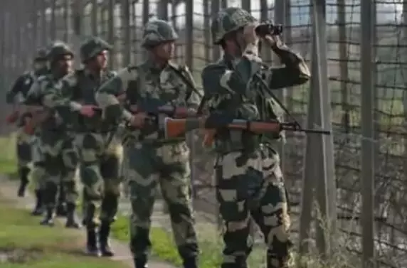 अवैध रूप से बांग्लादेश मे घुसे युवक को भारत लौटते वक्त BSF ने मारी गोली