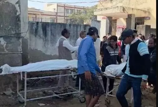 हाईवे पर हादसा-बेकाबू ट्रेलर ने शादी समारोह से लौट रहे भाई बहन को कुचला