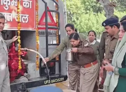 महाकुंभ त्रिवेणी का अमृत जल मेरठ पहुंचा- पुलिस कर्मियों ने सिर माथे...