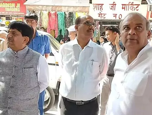 अधिकारियों के साथ निरीक्षण करने निकले मंत्री को मिला जाम ही जाम