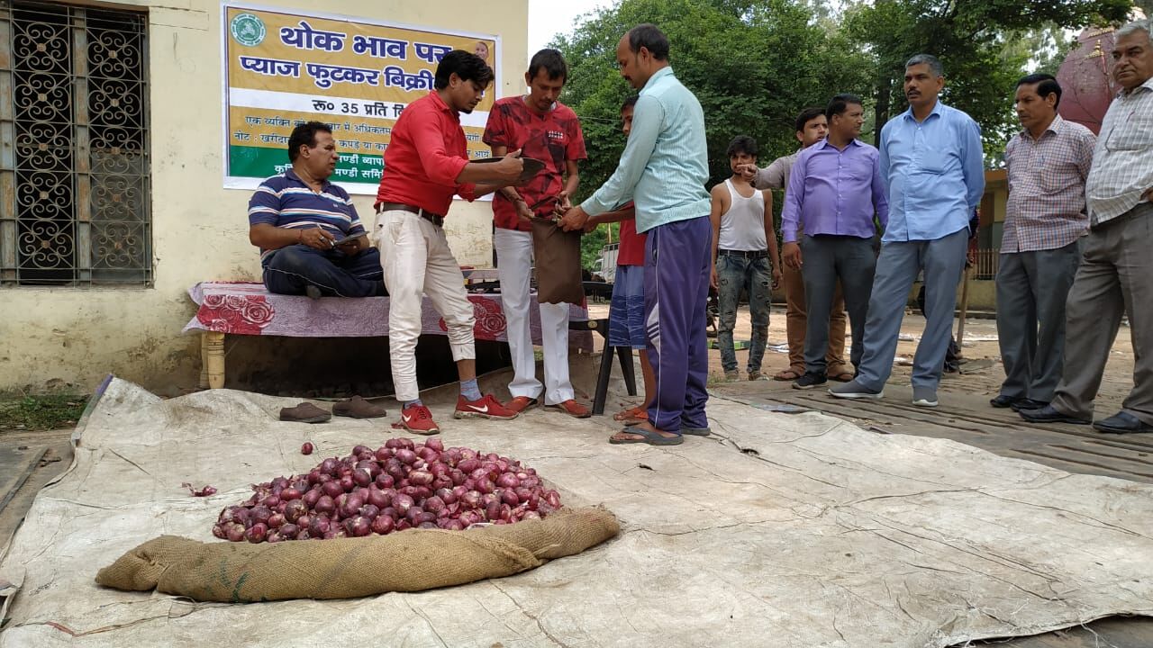 प्याज की कालाबाजारी जमाखोरों के विरूद्ध कड़ी कार्यवाही